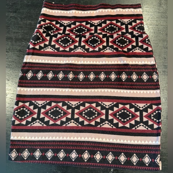 Charlotte Russe Dresses & Skirts - Charlotte Russe Geometric Patterned Red, Black & Cream Pencil Skirt